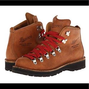 Danner Women’s Mountain Light Cascade Boots
